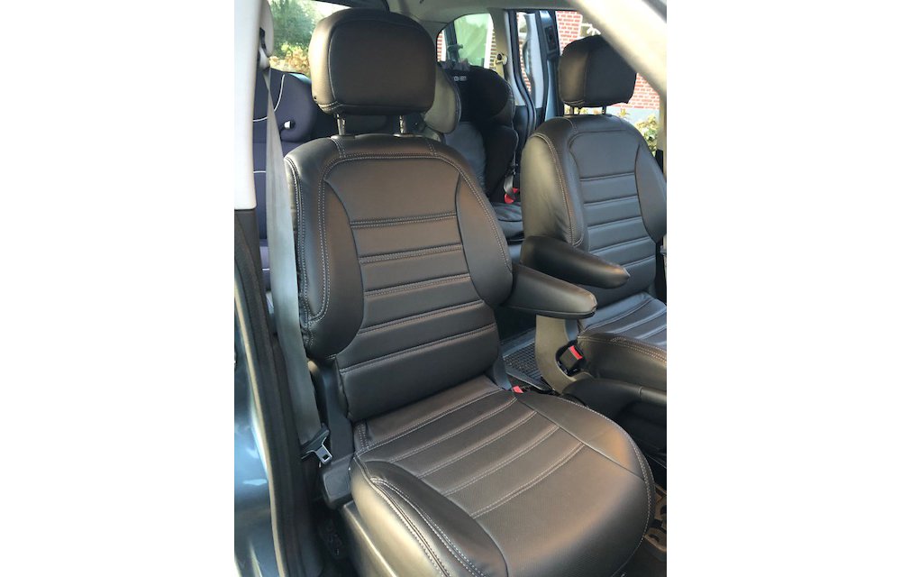 Pasvorm stoelhoezen set (stoel en stoel) Citroen Berlingo / Peugeot Partner 2008 t/m 2018 - Kunstleer zwart Pasvorm stoelhoezen set (stoel en stoel) Citroen Berlingo / Peugeot Partner 2008 t/m 2018 - Kunstleer zwart